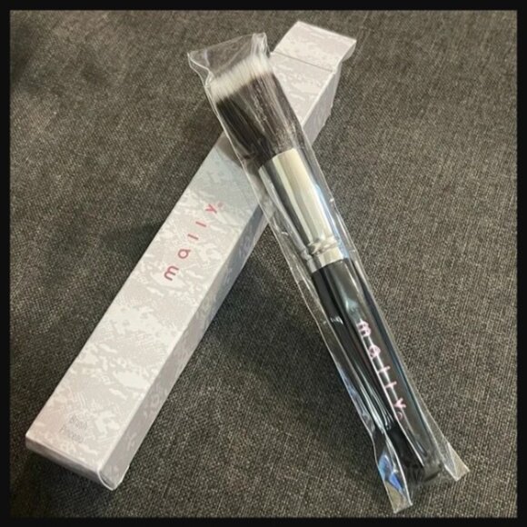 Mally Beauty Foundation 6" Makeup Brush NIB - Picture 2 of 3